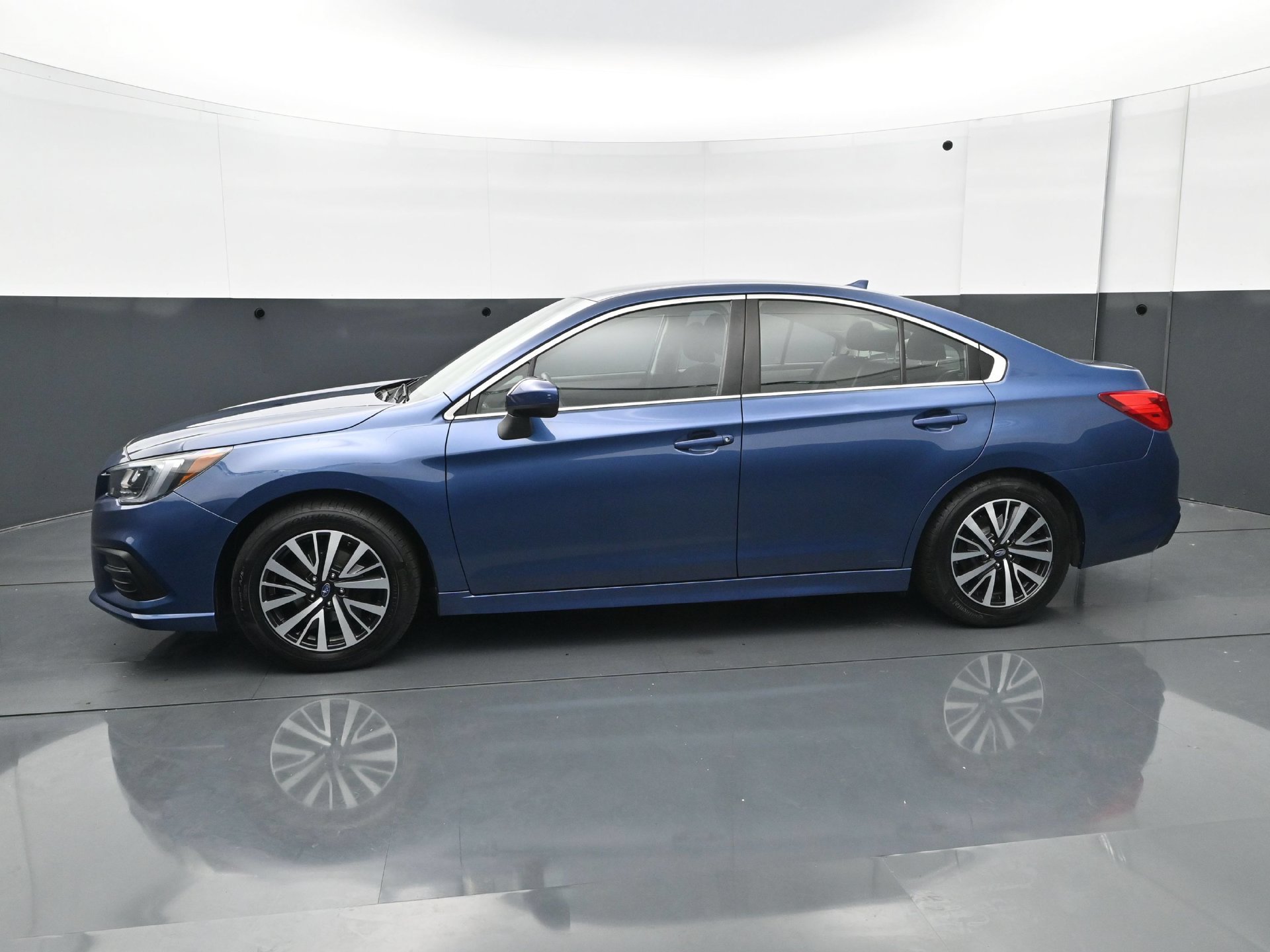 Used 2019 Subaru Legacy 2.5i Premium AWD/4WD image 3