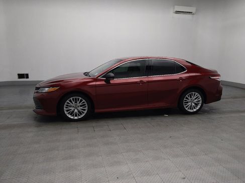 Used 2018 Toyota Camry XLE FWD image 2