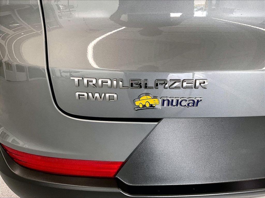 Used 2025 Chevrolet TrailBlazer LT AWD/4WD image 27