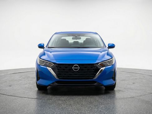 Used 2025 Nissan Sentra SV image 2