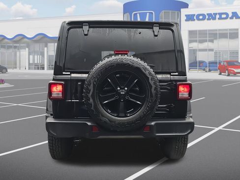 Used 2022 Jeep Wrangler Unlimited Sahara image 9