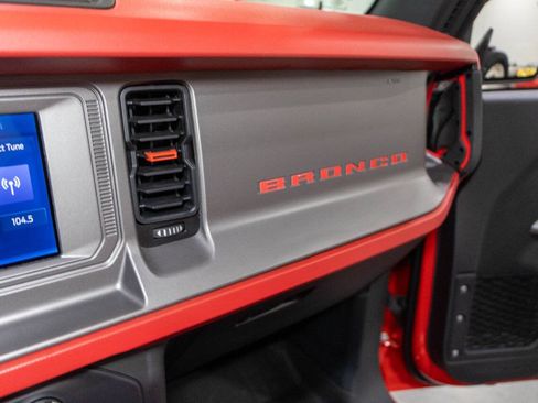 Used 2022 Ford Bronco Outer Banks w/ Sasquatch Package AWD/4WD image 14