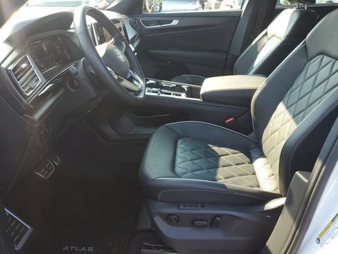 Used 2025 Volkswagen Atlas Cross Sport SEL Premium R-Line AWD/4WD image 27