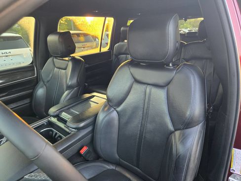 Used 2022 Jeep Wagoneer Series II AWD/4WD image 24