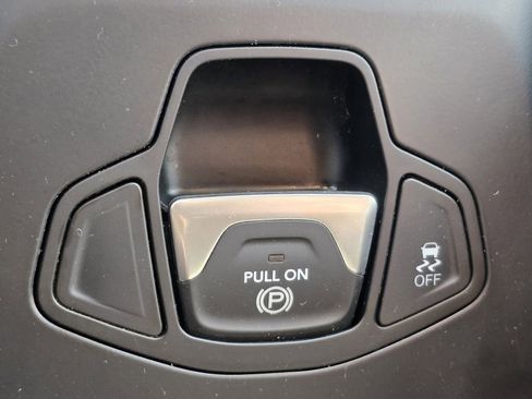 Used 2018 Jeep Renegade Latitude image 9