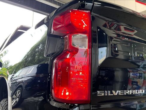 Used 2025 Chevrolet Silverado 1500 LT RWD image 17