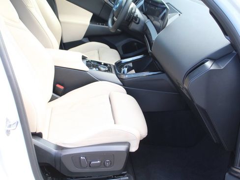 Used 2025 BMW X3 xDrive30i w/ Premium Package AWD/4WD image 12