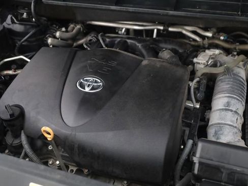 Used 2021 Toyota Highlander XLE AWD/4WD image 8