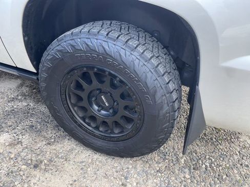 Used 2013 Chevrolet Avalanche LTZ image 6