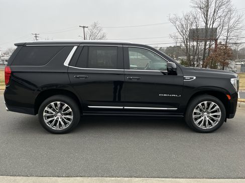 Used 2021 GMC Yukon Denali w/ Denali Premium Package image 10