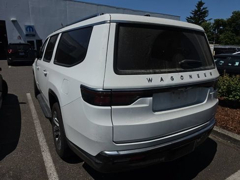 Certified 2024 Jeep Wagoneer L Series II w/ Flexible Seating Group AWD/4WD image 3