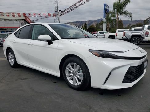Used 2025 Toyota Camry LE image 35