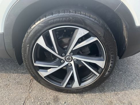 Used 2019 Volvo XC40 T5 R-Design image 33