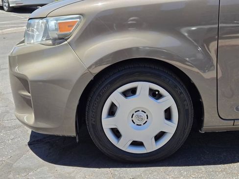 Used 2011 Scion xB FWD image 9