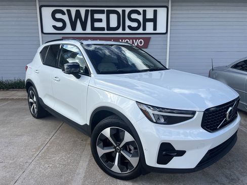 Used 2023 Volvo XC40 B4 Ultimate FWD image 1