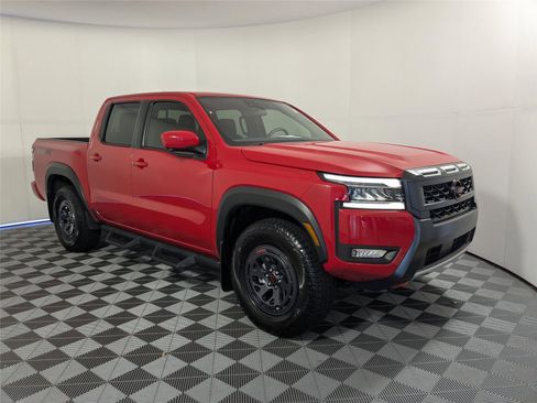 Used 2025 Nissan Frontier PRO-4X w/ Pro Convenience Package image 3