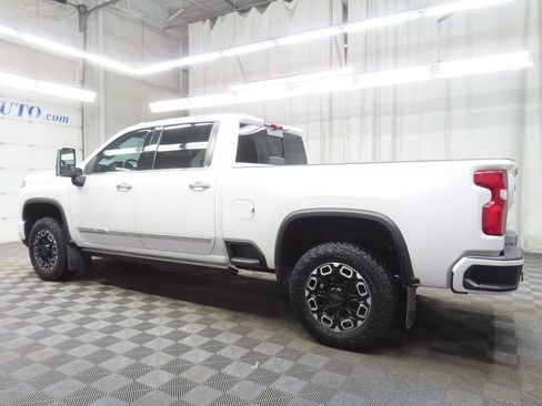Used 2024 Chevrolet Silverado 3500 High Country w/ High Country Premium Package AWD/4WD image 6