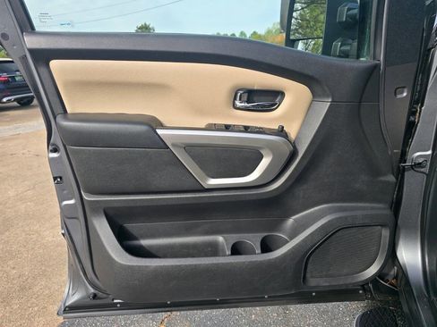 Used 2016 Nissan Titan SV image 16