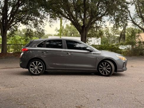 Used 2018 Hyundai Elantra GT FWD image 4