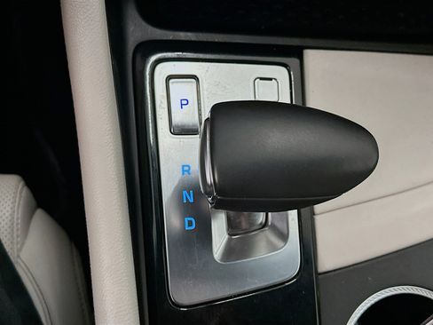 Used 2025 Genesis G70 2.5T image 25