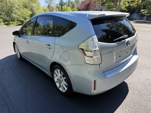Used 2012 Toyota Prius V Five FWD image 3