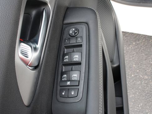 New 2026 Chrysler Pacifica Select image 8