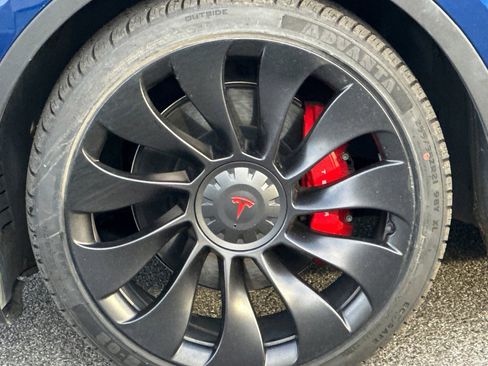 Used 2022 Tesla Model Y Performance image 13