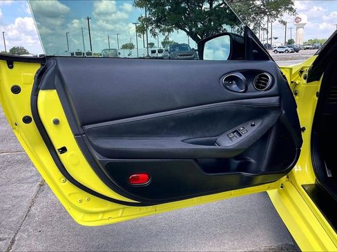 Used 2024 Nissan Z Performance w/ Floor Mat Package RWD image 15