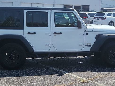 Used 2018 Jeep Wrangler Unlimited Sport AWD/4WD image 9