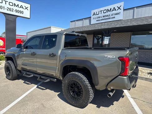 Used 2024 Toyota Tacoma TRD Off-Road w/ TRD Off Road Upgrade Package AWD/4WD image 8