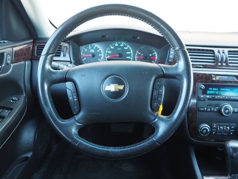 Used 2013 Chevrolet Impala LTZ FWD image 17