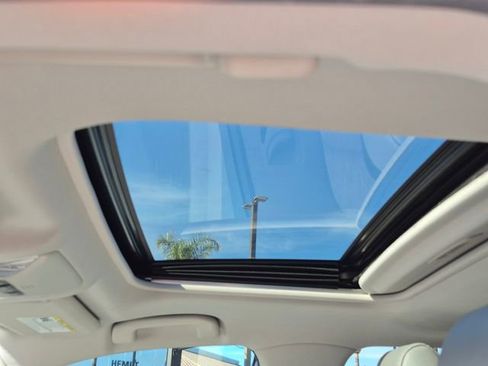 Used 2021 Toyota RAV4 XLE Premium image 15