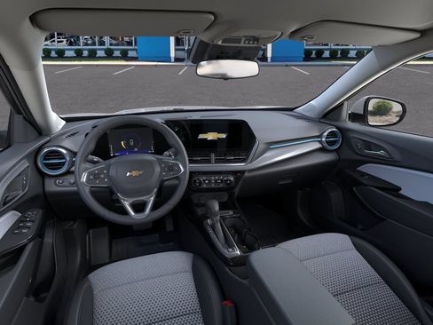 New 2026 Chevrolet Trax LT w/ LT Convenience Package FWD image 15