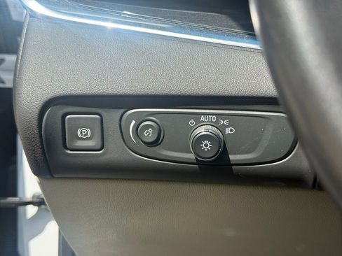 Used 2021 Buick Enclave Premium w/ Sun and Sites Package AWD/4WD image 32
