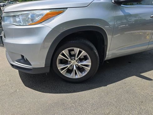 Used 2015 Toyota Highlander XLE AWD/4WD image 2