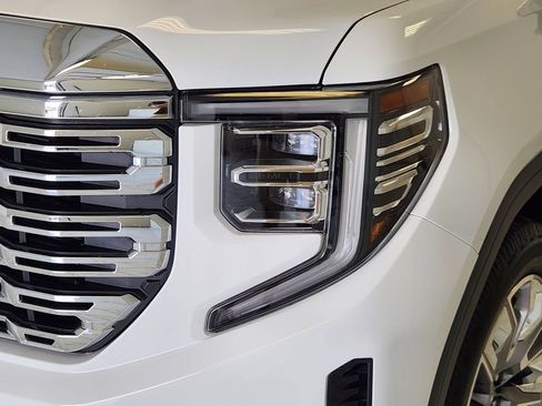 Used 2024 GMC Sierra 1500 Denali w/ Denali Reserve Package AWD/4WD image 9