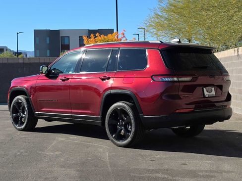 Certified 2024 Jeep Grand Cherokee L Laredo image 7