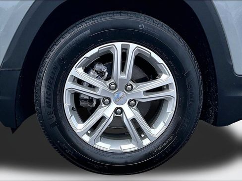 Used 2023 GMC Terrain SLE FWD image 9