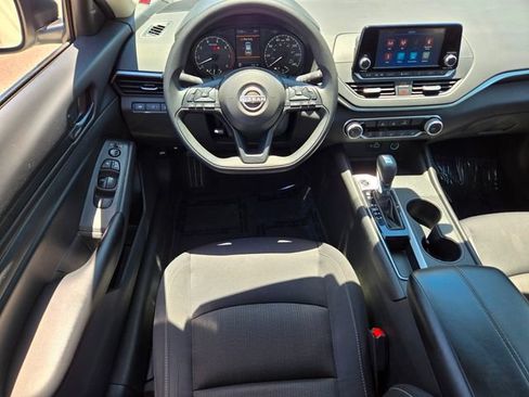 Used 2024 Nissan Altima 2.5 S FWD image 15