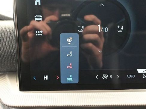 Used 2025 Ford Explorer ST image 33