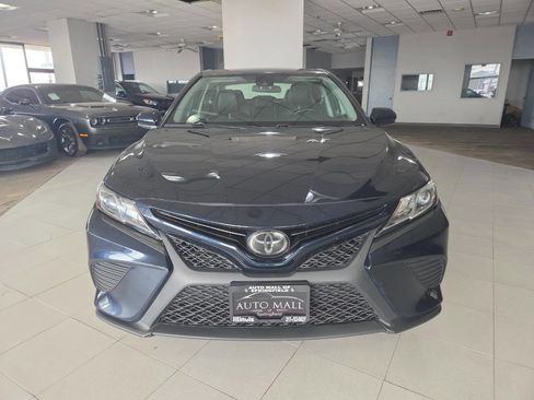 Used 2020 Toyota Camry SE image 2