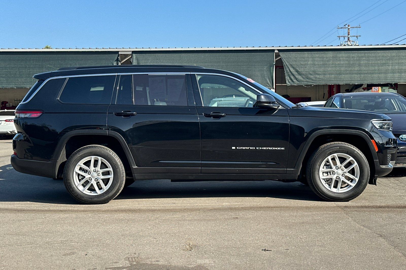 Used 2024 Jeep Grand Cherokee L Laredo w/ Luxury Tech Group I AWD/4WD image 3