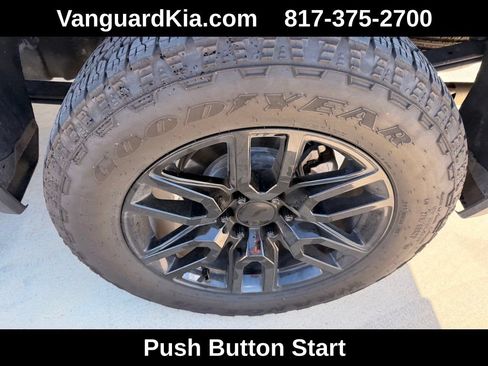Used 2025 GMC Sierra 1500 AT4 w/ AT4 Premium Package AWD/4WD image 9
