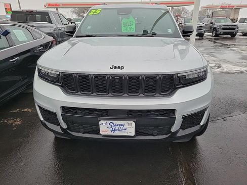 Used 2025 Jeep Grand Cherokee L Limited w/ Luxury Tech Group II image 2