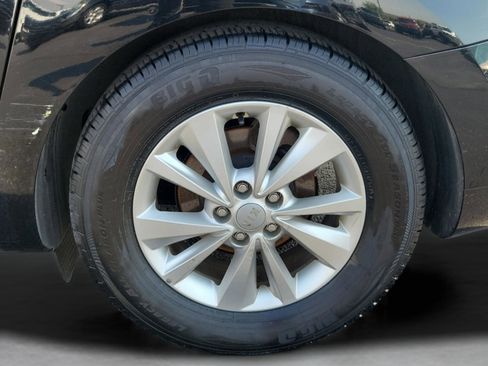 Used 2016 Kia Sedona LX w/ LX Convenience Package FWD image 32