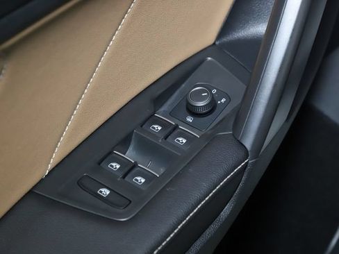 Used 2023 Volkswagen Tiguan SE w/ Panoramic Sunroof Package FWD image 17