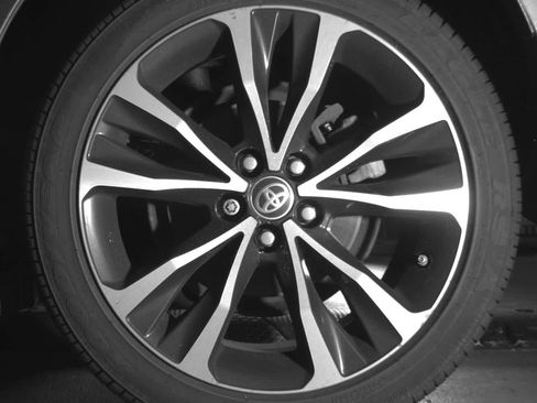 Used 2018 Toyota Corolla SE image 12