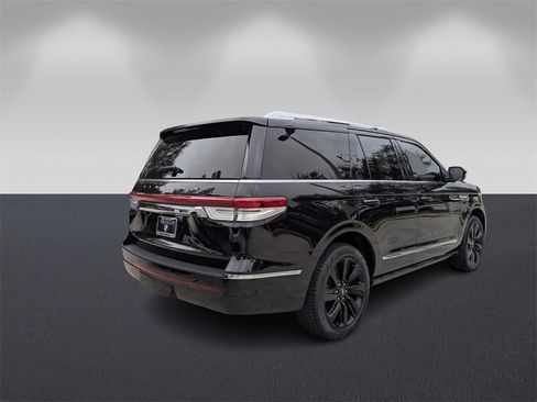 Used 2024 Lincoln Navigator Reserve image 5