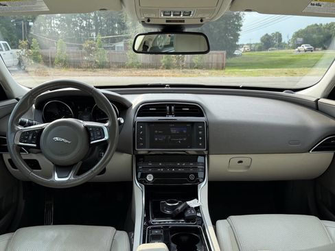 Used 2018 Jaguar XE Prestige RWD image 17