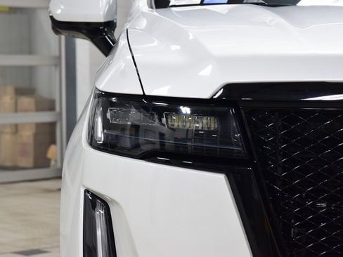 Used 2023 Cadillac Escalade Sport Platinum w/ LPO, ONYX Package image 12